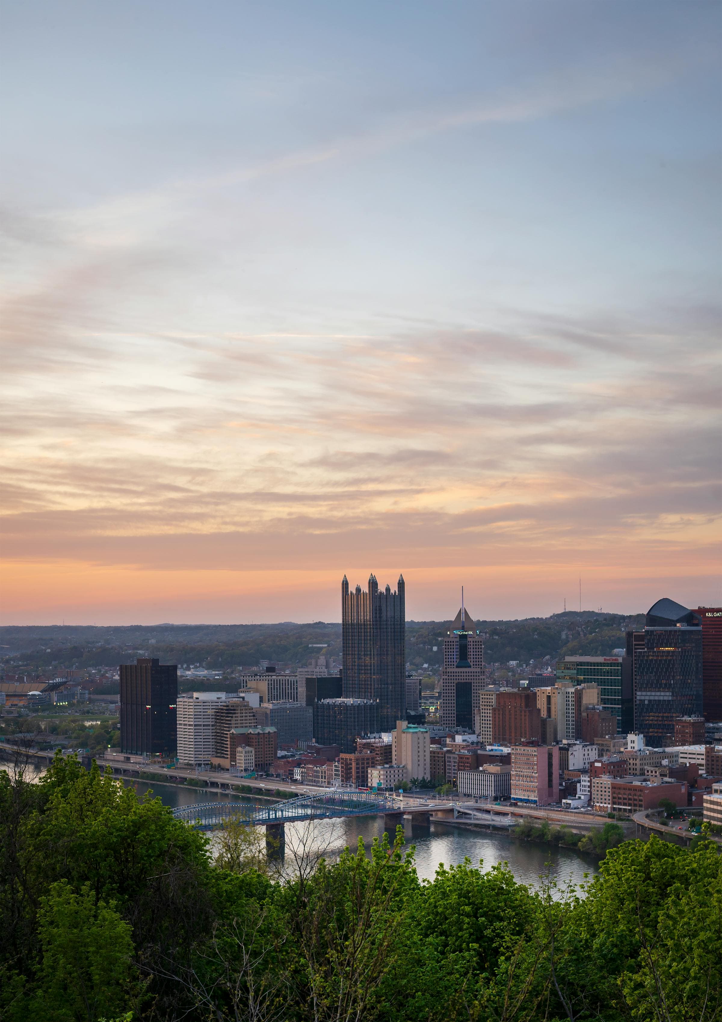 Pittsburgh, Pennsylvania skyline at dusk